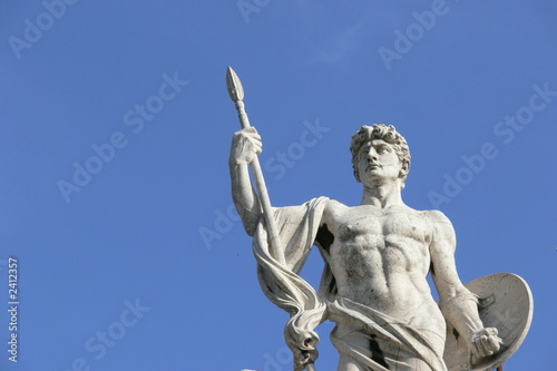 statue