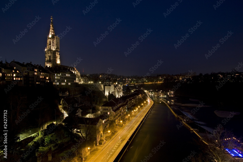 Obraz premium beleuchtete kirche