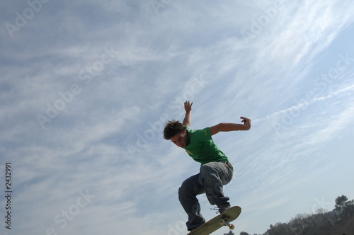 figure en skateboard