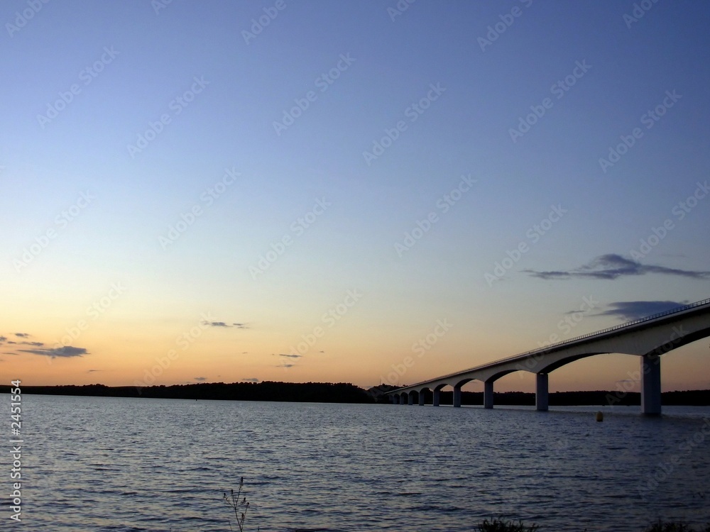 Fototapeta premium bridge to the twilight