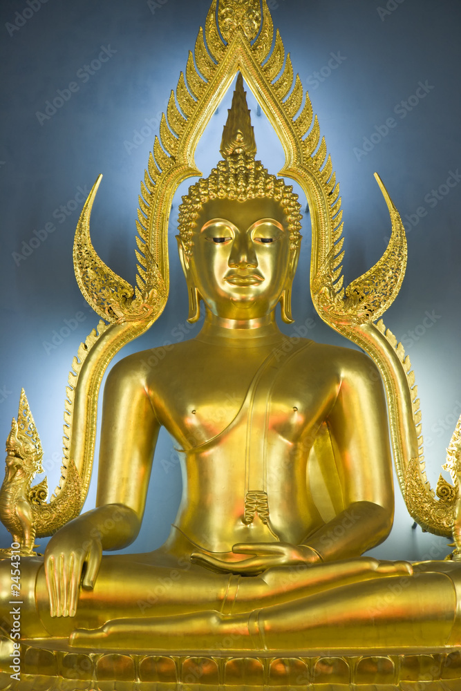 Fototapeta premium buddha at wat benjamabopith