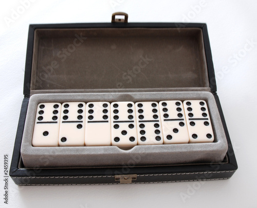 dominoes