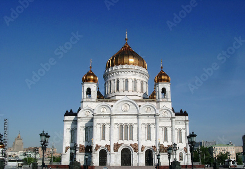 fine white church in moscow