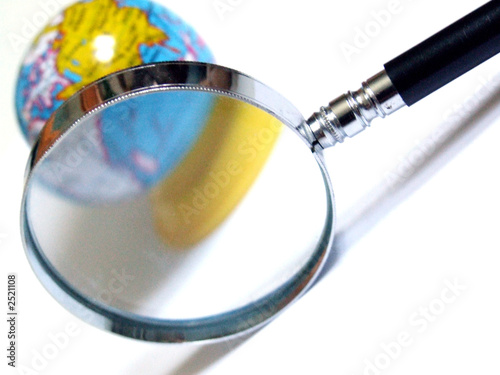 photo loupe et terre