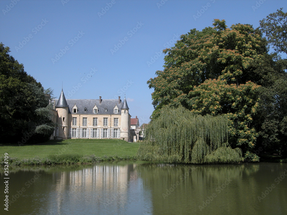 chateau et etang