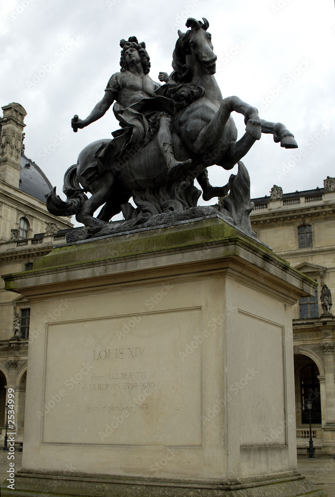 the monument for the king louis xiv