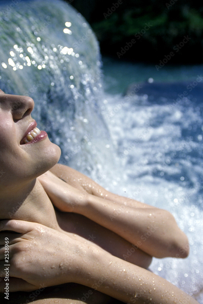 ragazza alle terme