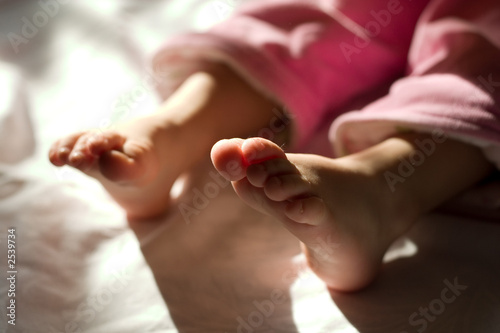 little foots of newborn © NiDerLander