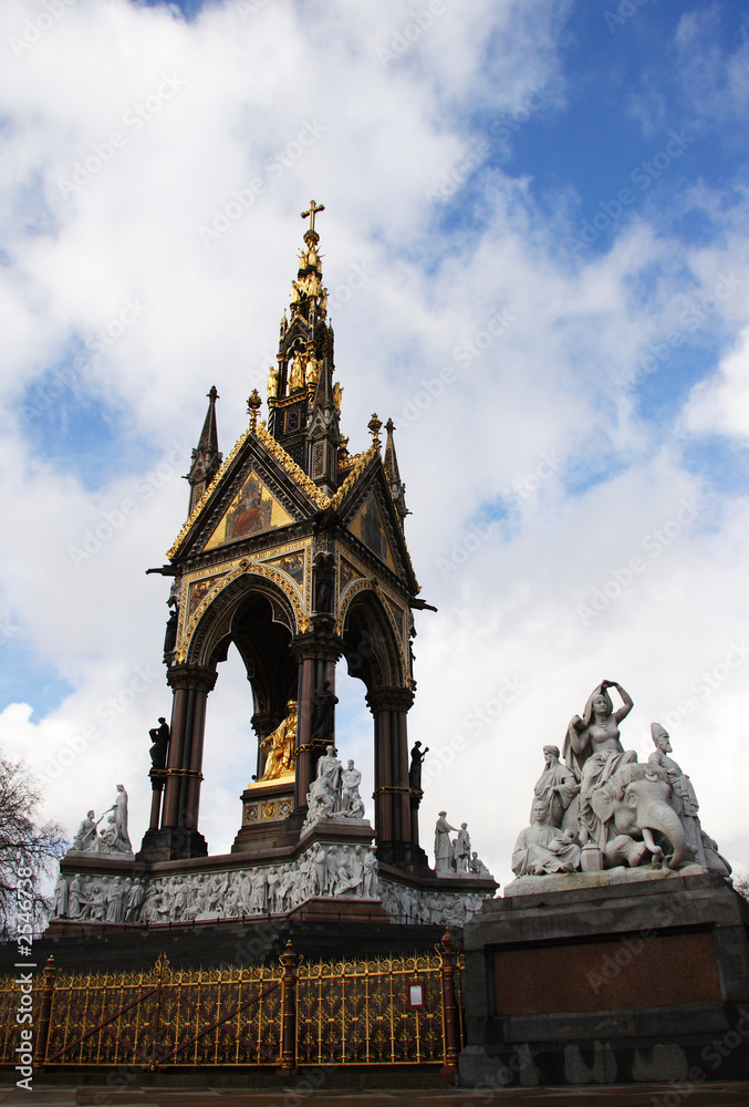 prince albert memorial in kensington gardens - fro