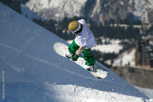 saut snowboard photo