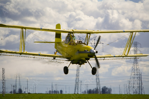 bi-plane crop dusting a field
