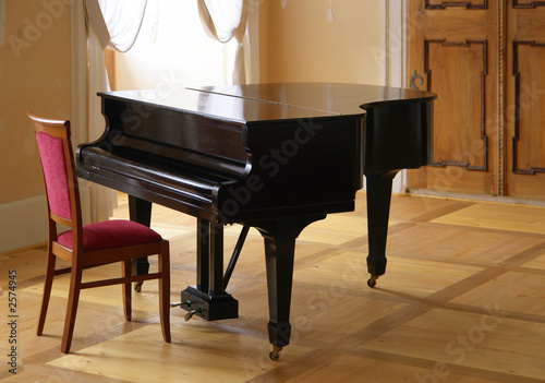 grand piano photo
