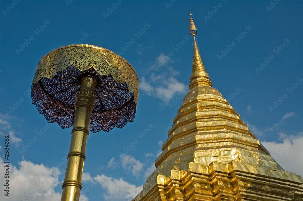 Fototapeta premium golden stupa, chiang mai, thailand