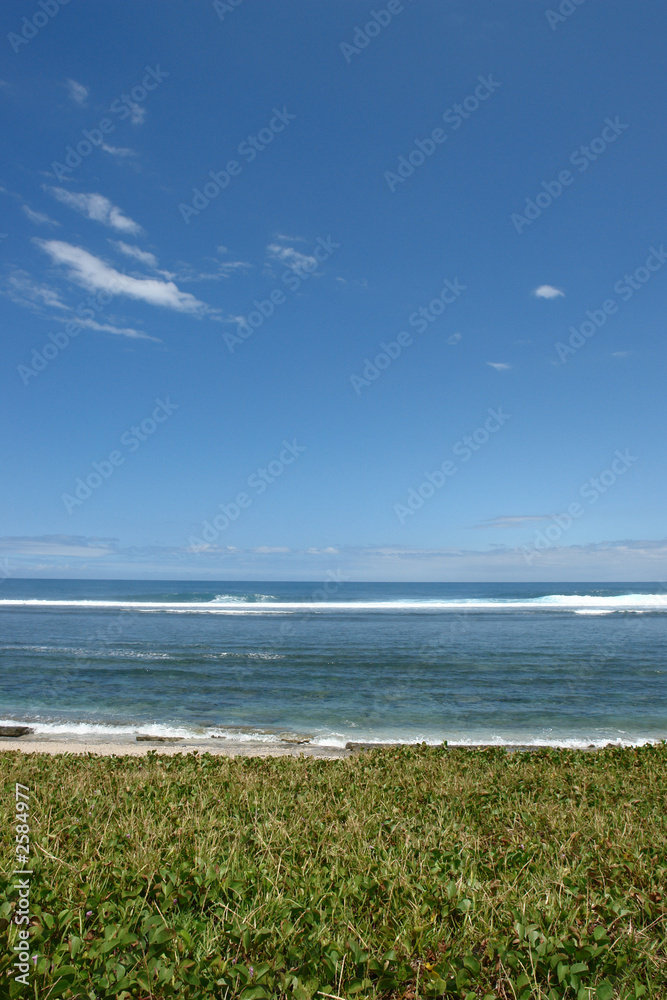 plage et lagon tropical