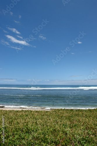 plage et lagon tropical