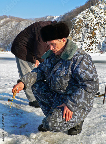 winter fishing  5