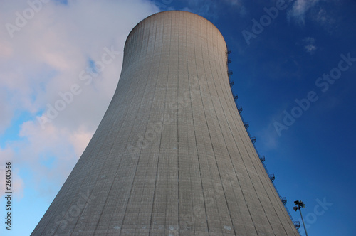 kühlturm eines atomkraftwerks