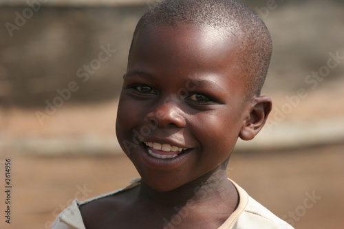 portrait d'enfant ougandais