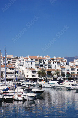 puerto banus, hafen von marbella © ifiStudio