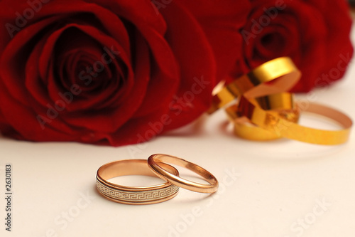 photo with roses and ring