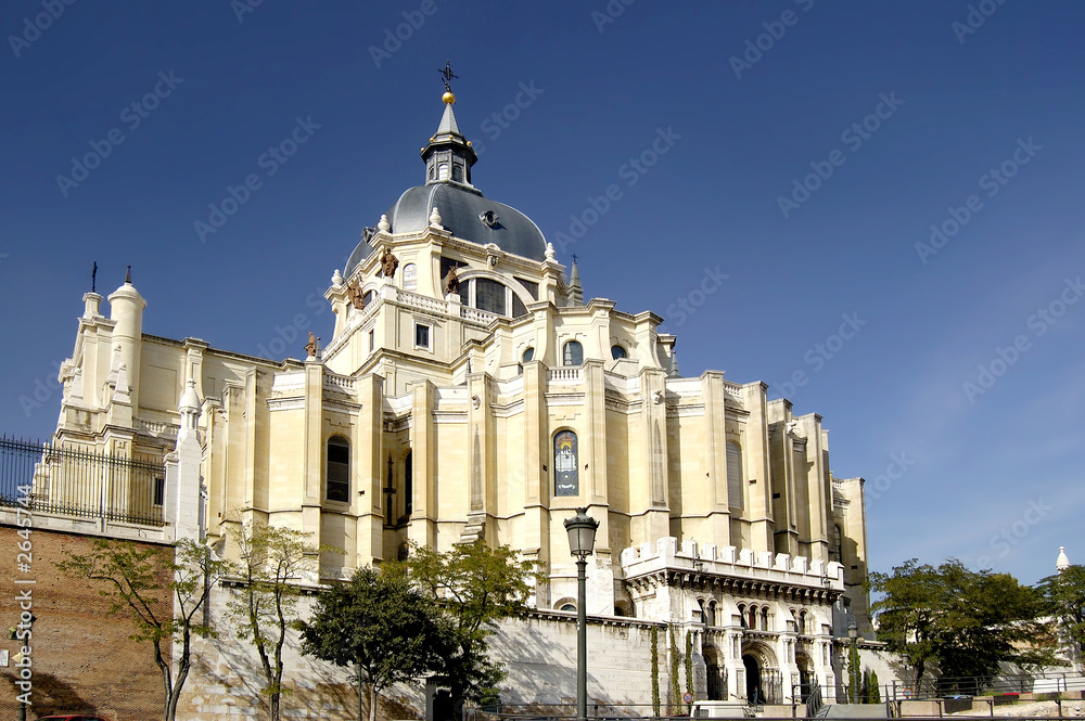 cathedral of almudena in madrid