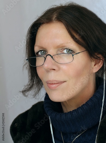 frau mit brille