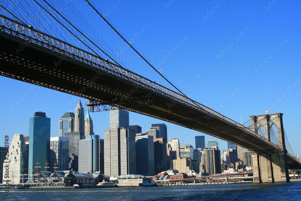 brooklyn bridge and manhattan skyline