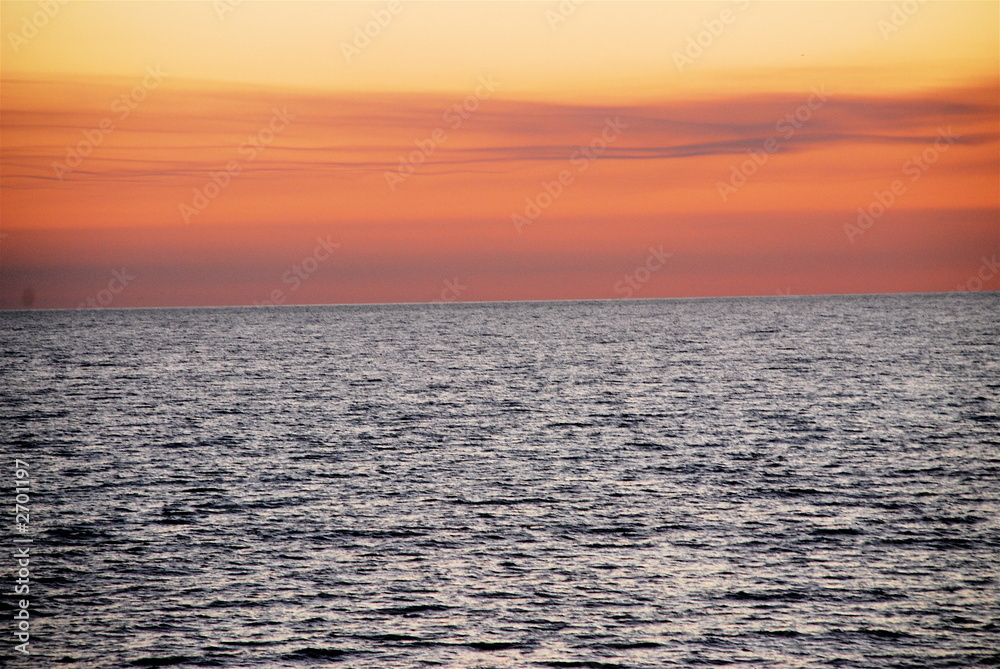 Obraz premium sunset over rippling water