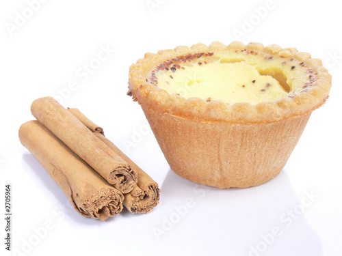 custard cream cake and cinnamon