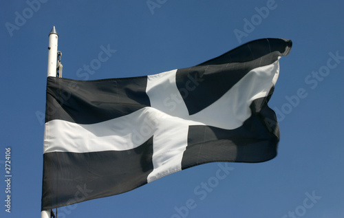 the cornish flag blowing in the wind