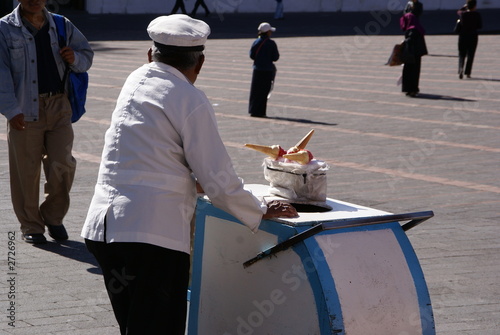 helados en la plaza - ice cream