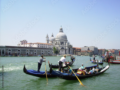 Obraz na płótnie gondolas and santa maria della salute