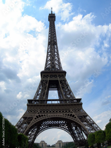 eiffel tower day view