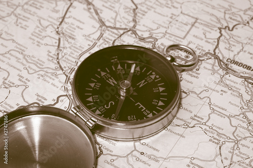brujula y mapa