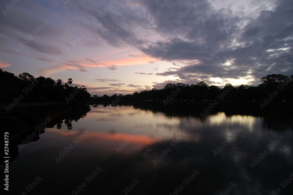 Naklejka premium moat of angkor wat at sunset