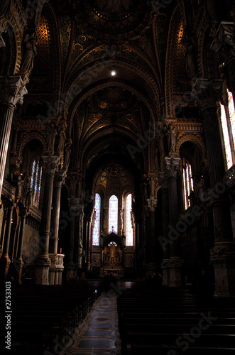 inner hall of basilique © lexan