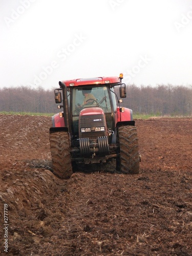 Fotografia tractor ploughing