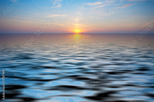 abstract ocean and sunset background © Eric Gevaert