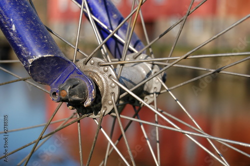 bicycle front wheel hub