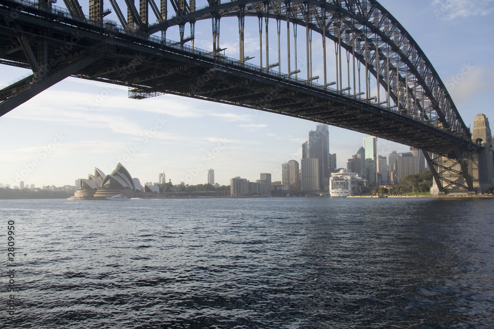 Fototapeta premium sydney skyline and bridge at dawn