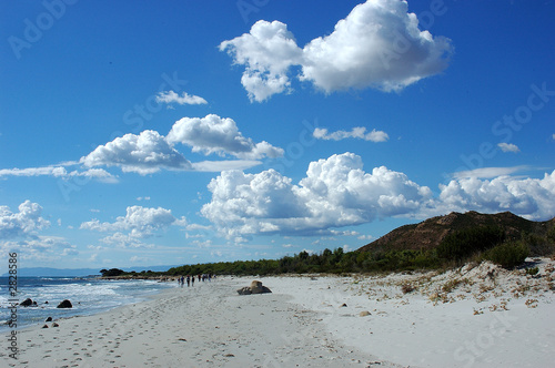 spiaggia di bidderosa con nuvole