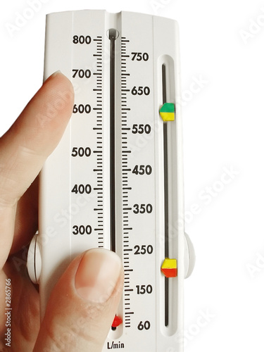 peakflow meter in hand