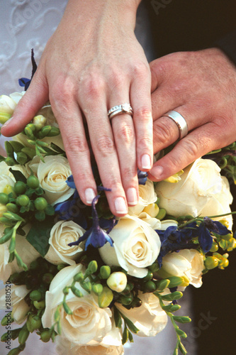 cream rose bouquet with wedding rings