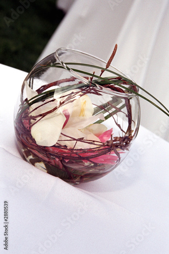 pink and white flower bowl wedding table decoratio