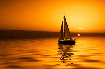 Fotobehang Zeilen Zeilboot tijdens kleurrijke zonsondergang  © Eric Gevaert
