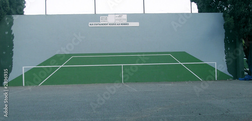 mur d'entrainement de tennis photo