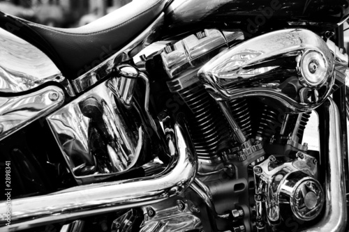 gros plan du moteur d'une moto de légende © ParisPhoto