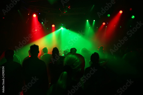 discotänzer im grünen lichterschein © DWP
