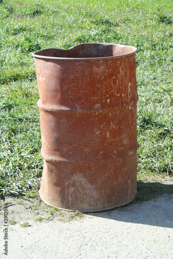rusty trash can rusty trash can