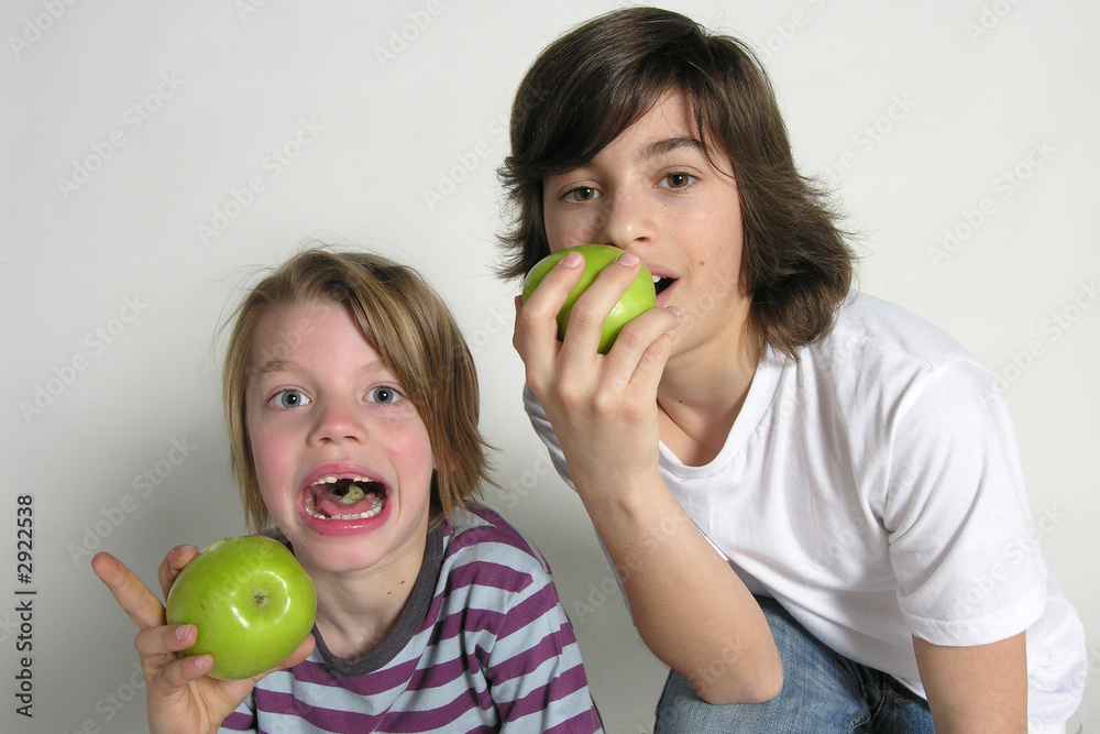 Fototapeta premium enfant pomme